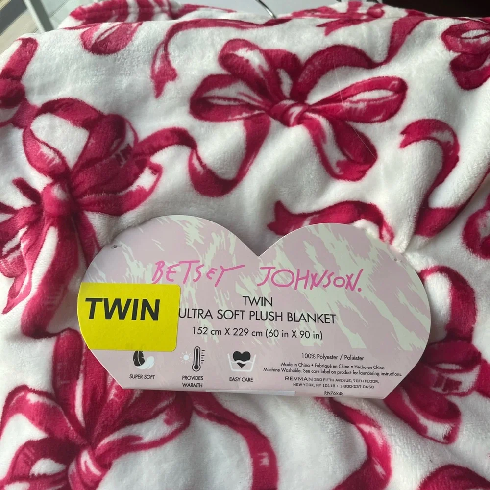Betsy Johnson, pink and white bow, twin blanket$40